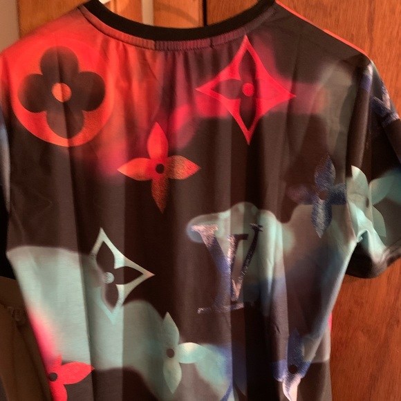 LV T-Shirt - Picture 3 of 3